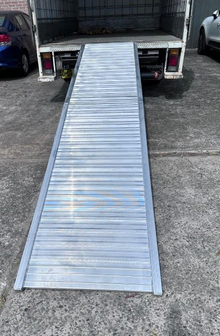 4m x 800mm 400kg Folding Walk Ramps