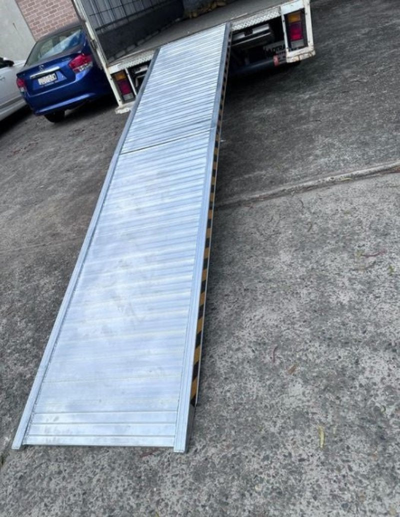 4m x 800mm 400kg Folding Walk Ramps